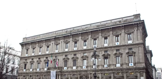 Milano, il Consiglio Comunale approva il bilancio di previsione 2026-2028