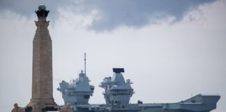 Gran Bretagna, Re Carlo in visita sulla portaerei Prince of Wales