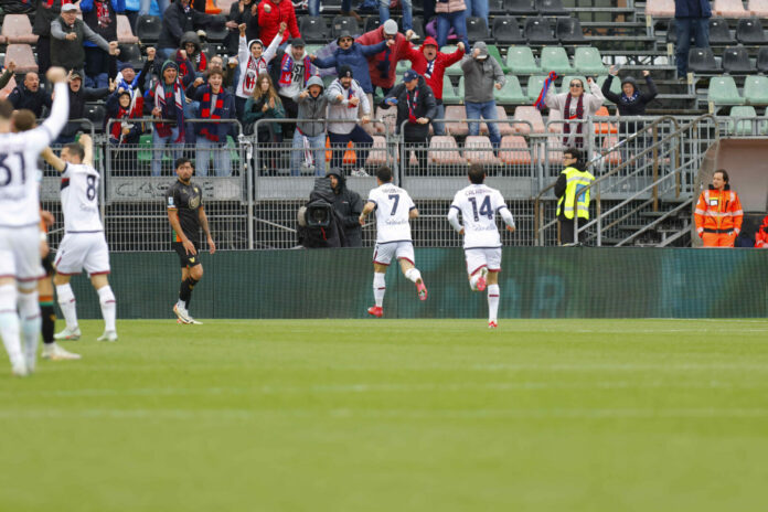 Riccardo Orsolini esultanza Bologna