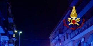 Incendio nella notte a Palermo, una persona ustionata