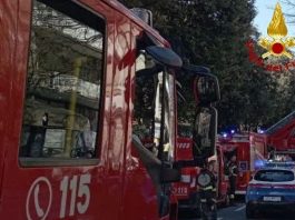 Allarme bomba in una scuola di Arezzo, evacuate oltre 600 persone