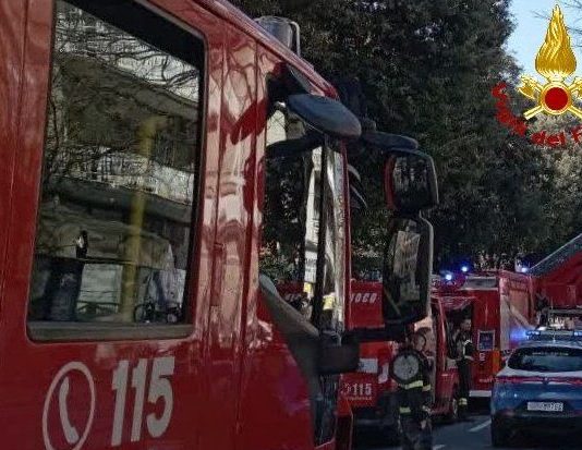 Allarme bomba in una scuola di Arezzo, evacuate oltre 600 persone