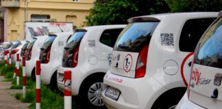 I giovani comprano sempre meno auto a vantaggio del noleggio car sharing parcheggio