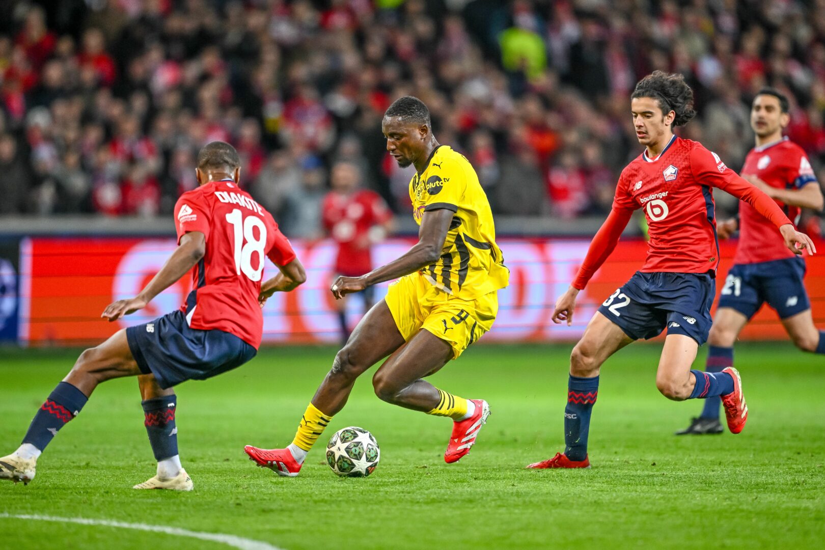 Il Borussia Dortmund piega 2-1 il Lilla e vola ai quarti di Champions