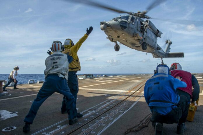 La USS Nimitz svolge esercitazioni nel Mar Cinese Meridionale