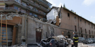 Roma, crolla una palazzina a Monteverde, tratto in salvo un uomo