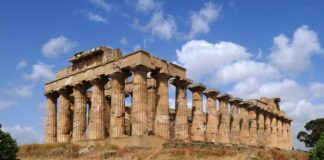 Quando andare in Sicilia? Il periodo migliore per visitarla mese per mese tempio selinunte sicilia