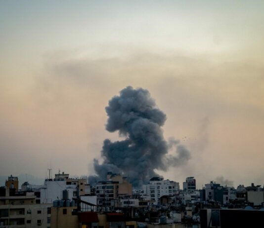 مقتل عنصر من حزب الله في غارة جوية إسرائيلية على جنوب لبنان