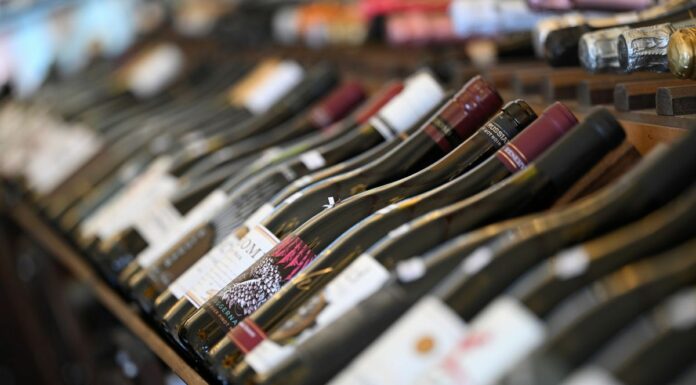 Rapporto Enpaia-Censis, cresce il consumo di vino ma è allarme dazi