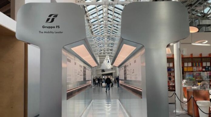 Il Gruppo FS alla Milano Design Week con l’opera “Pensiero Binario”