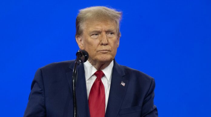 Trump e il caos dazi: perché lo fa? Ci sono quattro letture