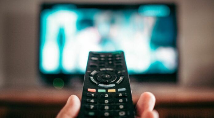 Più di 15 milioni gli italiani che guardano la televisione via satellite