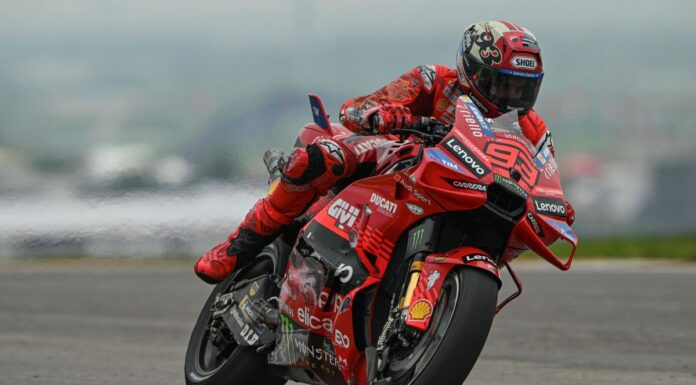 Marc Marquez vince anche la sprint in Qatar, male Bagnaia