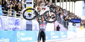 Alla Parigi-Roubaix vince ancora Van der Poel, 2° Pogacar