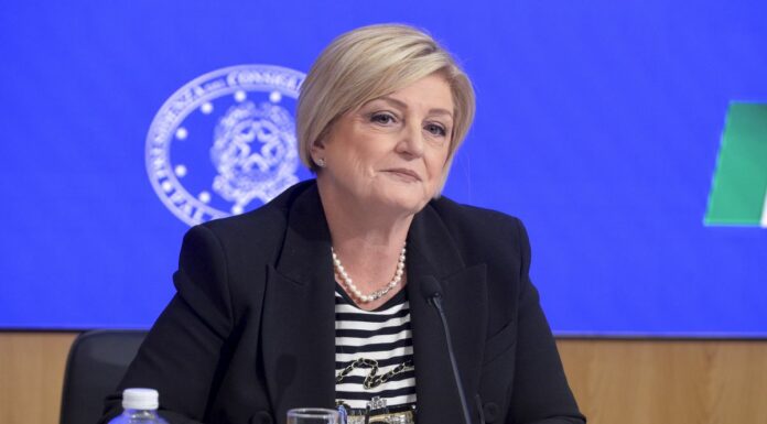 Lavoro, firmati i decreti attuativi per i Bonus Giovani e Donne