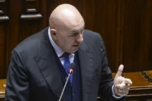 Crosetto rientra in Italia: “Sto continuando a lavorare e a gestire la situazione delicata”