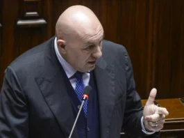 Crosetto rientra in Italia: “Sto continuando a lavorare e a gestire la situazione delicata”