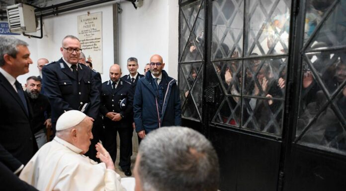 Il Papa ai detenuti “Non posso fare lavanda dei piedi ma vi sono vicino”