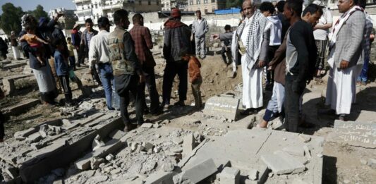 Yemen, le forze governative colpiscono le postazioni degli Houthi