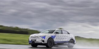 A390, ultimi test per la sport fastback di Alpine