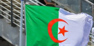 L’Algeria ordina a 12 membri dell’ambasciata francese di lasciare il paese