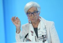 Lagarde “L’economia globale si trova in una fase difficile, ma l’area euro ha dimostrato resilienza”