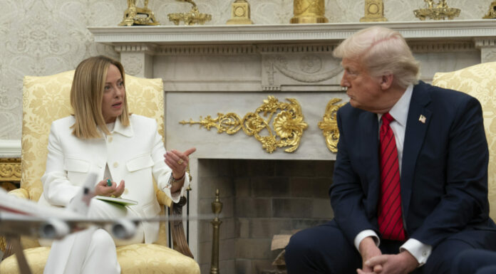 Meloni nella tana del lupo mentre Trump sfida giudici, Fed e Harvard