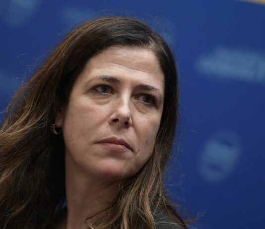 Insulti sessisti sui social alla presidente Todde, solidarietà bipartisan