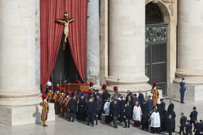 Roma, Morte di Papa Francesco -  il corpo di Papa Bergoglio trasferito in San Pietro in Vaticano