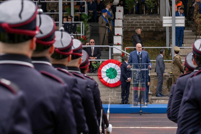 Il Ministro della Difesa durante la sua allocuzione