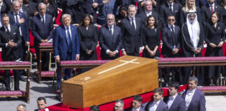 I funerali del Papa su tutti i media internazionali “Bagno di folla per l’ultimo saluto”