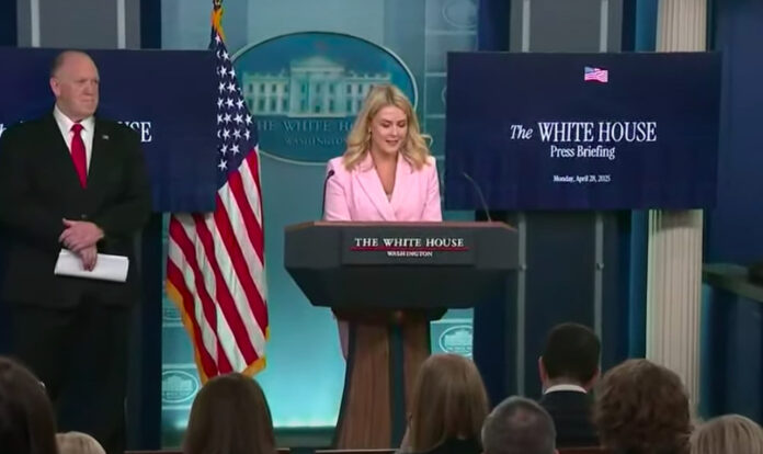 Karoline Leavitt Casa Bianca