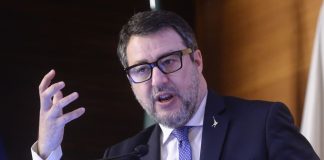 Salvini “No alle guerre commerciali con gli Usa. Sfasciacarrozze? Tajani parlava della sinistra”