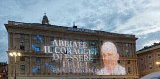 Il maxischermo della Regione Liguria per Papa Francesco, Bucci “Ha lasciato un’impronta nella storia”