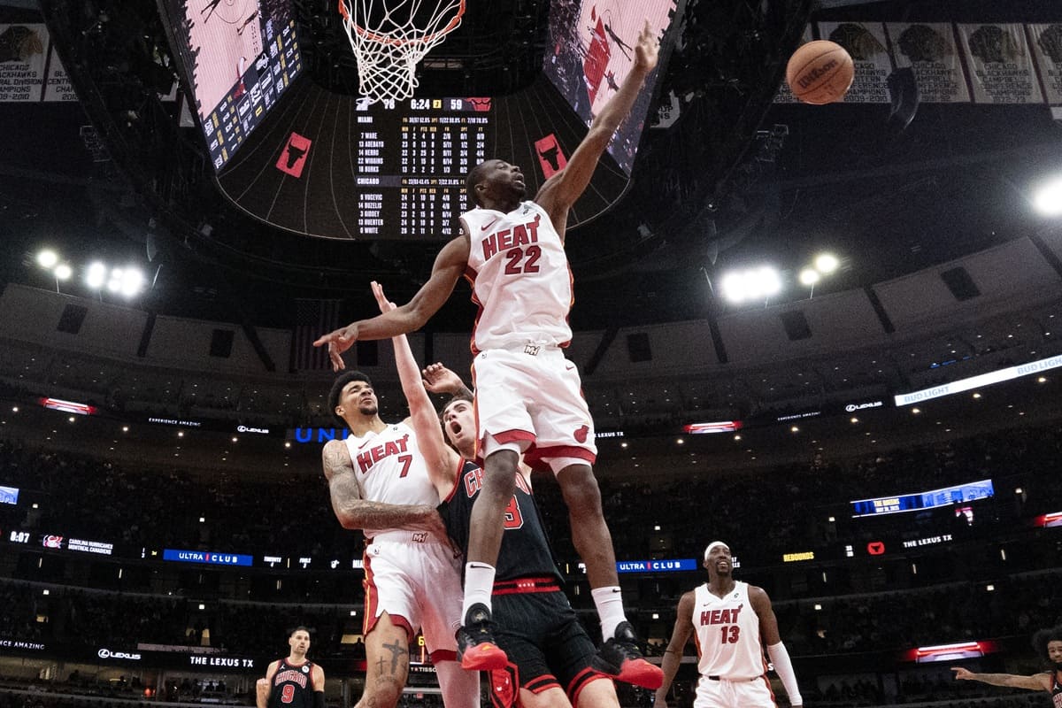 Dallas e Miami ancora in corsa per i playoff Nba, fuori Chicago e Sacramento