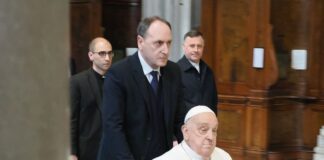 Papa Francesco incontra vertici e personale Policlinico Gemelli “Continuate così”