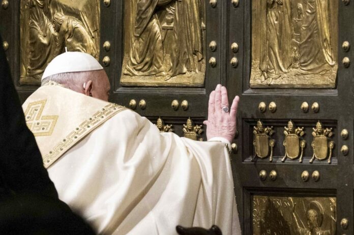 Papa-Francesco-Porta-Santa