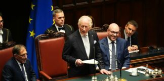 La prima volta di Re Carlo in Parlamento, cita Dante e ricorda Falcone