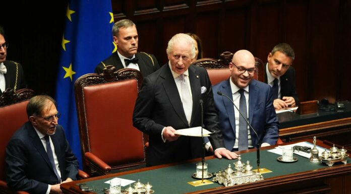 La prima volta di Re Carlo in Parlamento, cita Dante e ricorda Falcone