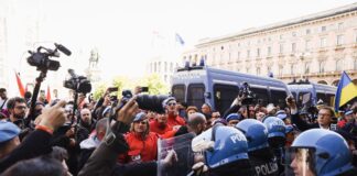 Scontri tra Polizia e manifestanti al corteo pro Palestina a Milano, slogan contro Meloni e Governo