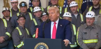 Usa, Trump firma 4 ordini esecutivi per rilanciare l’industria del carbone