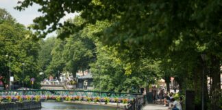 Sparatoria nel centro di Uppsala in Svezia, tre morti