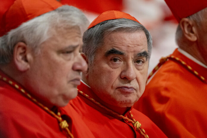 archivio: il Cardinale Giovanni Angelo Becciu rinuncia al conclave