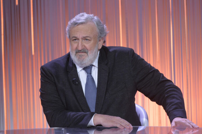 Michele Emiliano durante le trasmissioni Porta a Porta e 5 Minuti