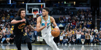 Indiana batte Cleveland e vola a Est, Detroit affonda i Knicks