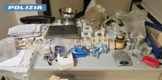 Nascondeva in casa una pistola e 46 kg di droga, un arresto a Roma