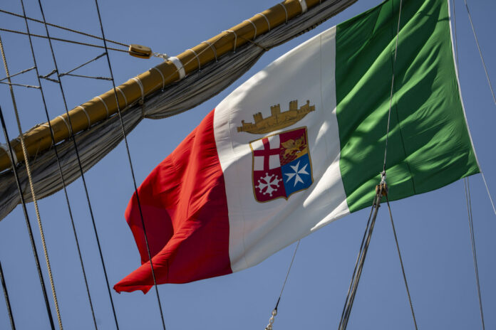 Nave scuola della Marina Militare Italiana Amerigo Vespucci nel porto di Ortona ad attenderla la premier Meloni