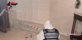 Tragedia nel Catanese, spara e uccide il figlio durante una festa