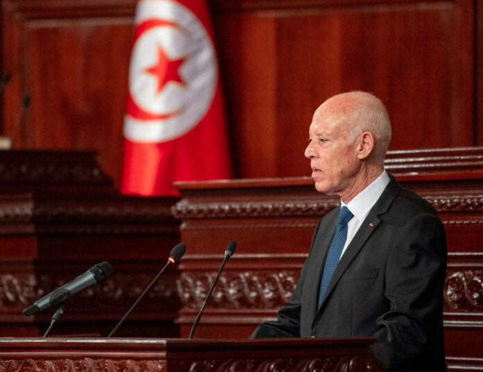 Tunisi, il presidente Kais Saied alla cerimonia di giuramento davanti all'Assemblea nazionale, dopo essere stato rieletto