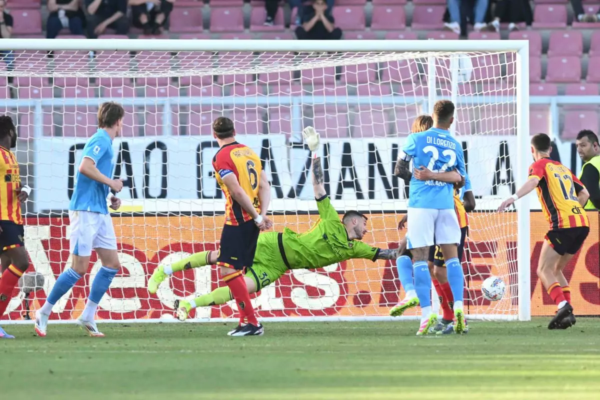Raspadori affonda il Lecce, il Napoli si avvicina allo scudetto Raspadori affonda il Lecce, il Napoli si avvicina allo scudetto